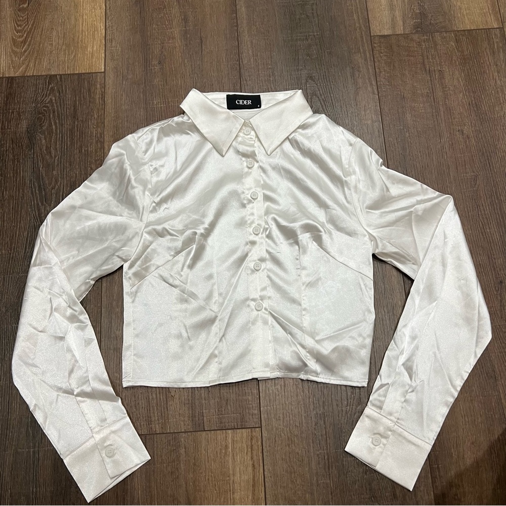 Cider white silk long sleeve button down crop top